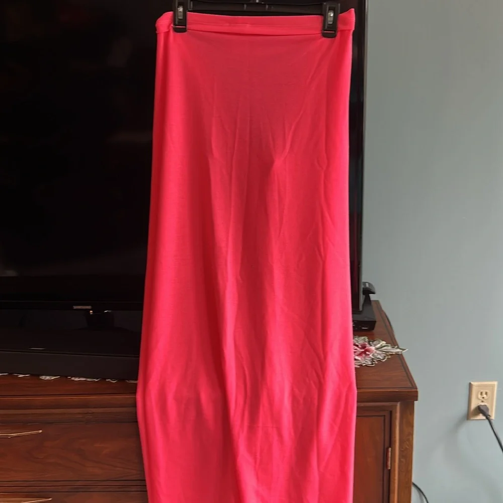Elegant Pink/Coral Wrap Sarong- bought from Victoria Secret’s
One Size fits all - Picture 5 of 5